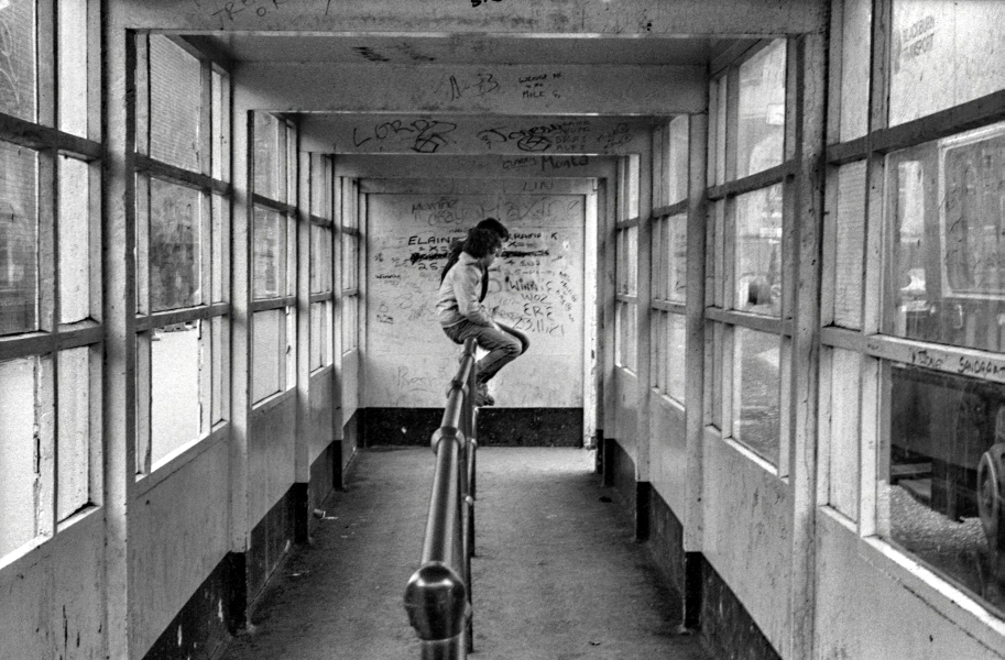 Children in concrete bus shelter, Boulevard, Blackburn