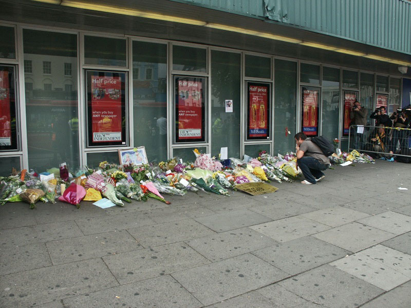 London - A City and its People - Terrorist Bombings, Kings Cross, 9th July 2005 - A photographic study by Christopher John Ball - Photographer and Writer