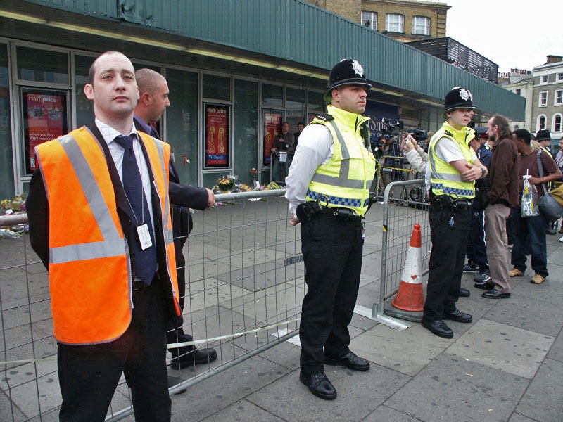 London - A City and its People - Terrorist Bombings, Kings Cross, 9th July 2005 - A photographic study by Christopher John Ball - Photographer and Writer