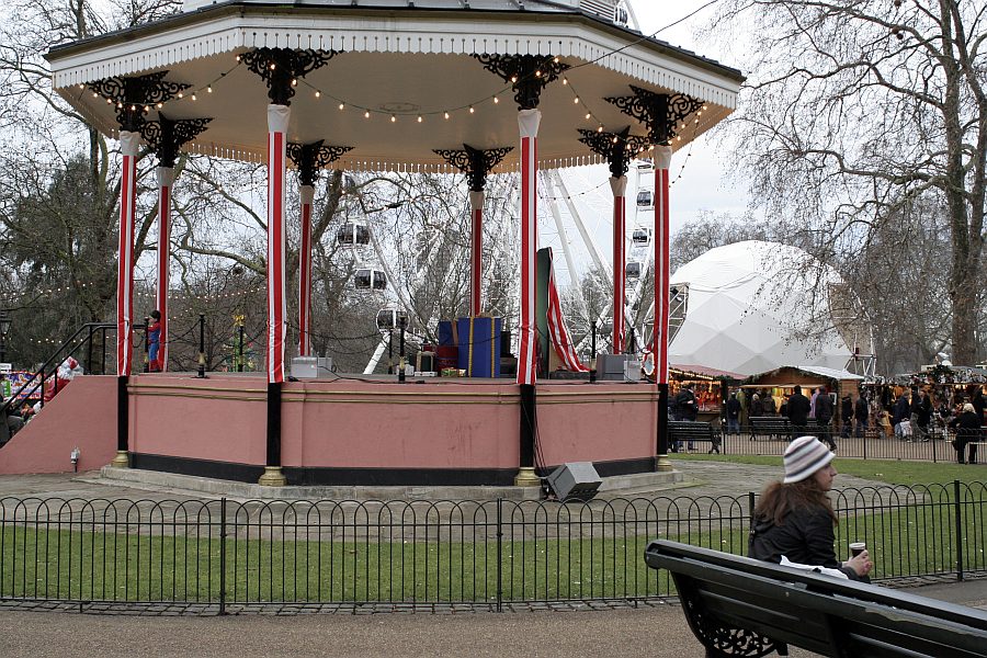 London - A City and its People - Hyde Park - 'Winter Wonderland' 2007/08 - A photographic study by Christopher John Ball - Photographer and Writer