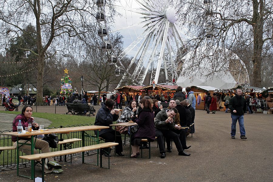 London - A City and its People - Hyde Park - 'Winter Wonderland' 2007/08 - A photographic study by Christopher John Ball - Photographer and Writer