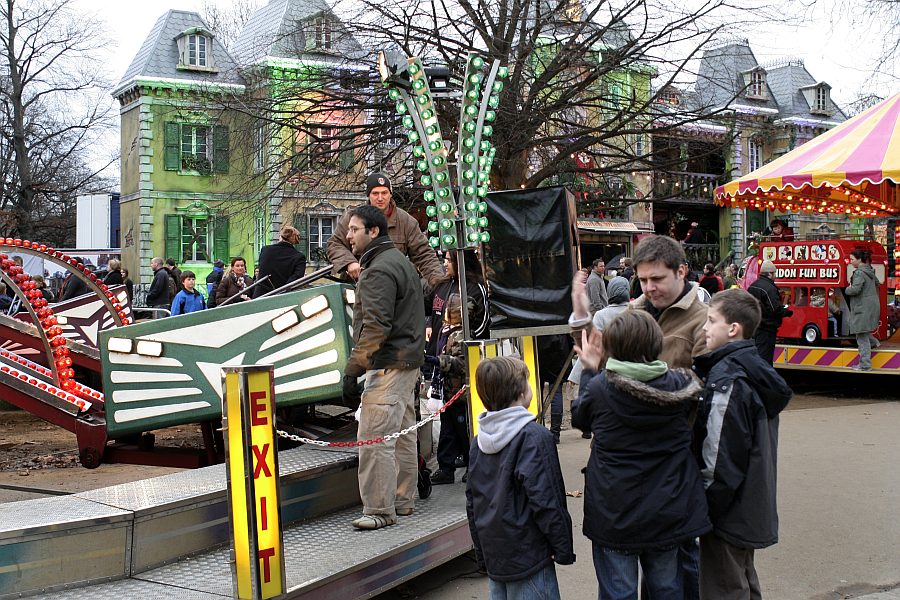 London - A City and its People - Hyde Park - 'Winter Wonderland' 2007/08 - A photographic study by Christopher John Ball - Photographer and Writer