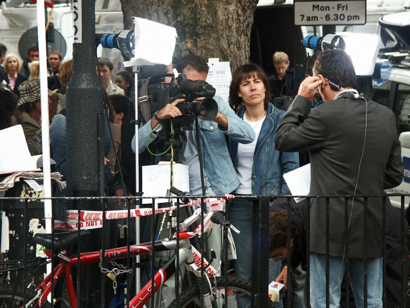 London - A City and its People - Terrorist Bombings, Kings Cross, 8th July 2005 - Terrorist Bombings, Kings Cross, 7th July 2005 - A photographic study by Christopher John Ball - Photographer and Writer