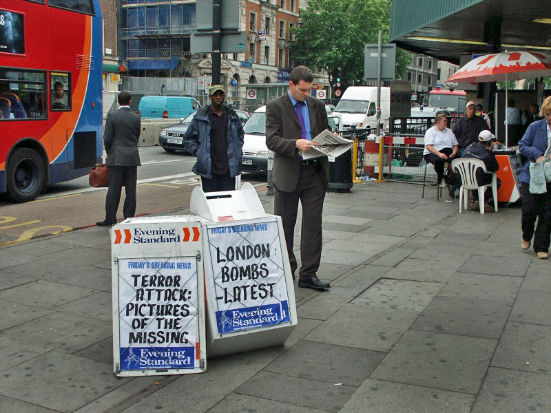 London - A City and its People - Terrorist Bombings, Kings Cross, 8th July 2005 - Terrorist Bombings, Kings Cross, 7th July 2005 - A photographic study by Christopher John Ball - Photographer and Writer